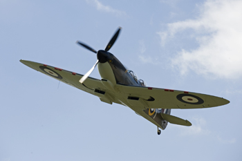 Al Murray flying in Spitfire at Duxford