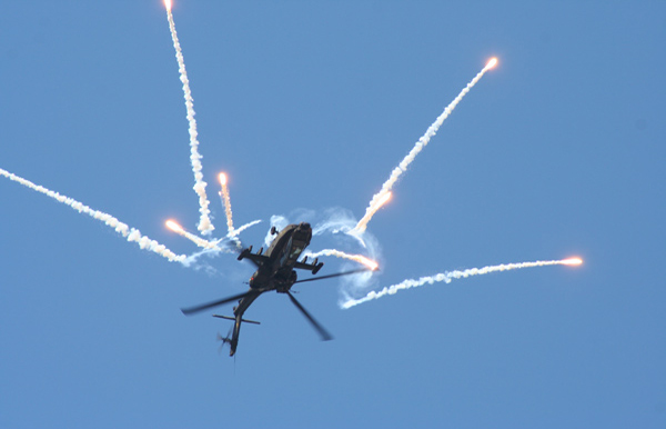 Boeing Apache AH-64 at KLu Open Day Gilze-Rijen Air Show 2005