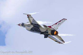 Thunderbirds display team F-16 at RAF Waddington Air Show 2011