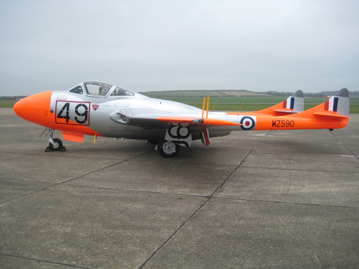 de Havilland Vampire WZ590 roll out at Duxford